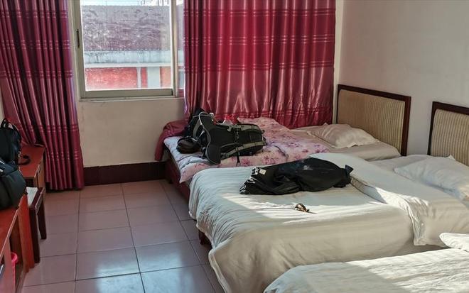 现！坐地起价一天降价8次也没人住？冰球突破技巧国庆第一批血亏的老板出(图2)