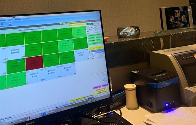 现！坐地起价一天降价8次也没人住？冰球突破技巧国庆第一批血亏的老板出(图7)