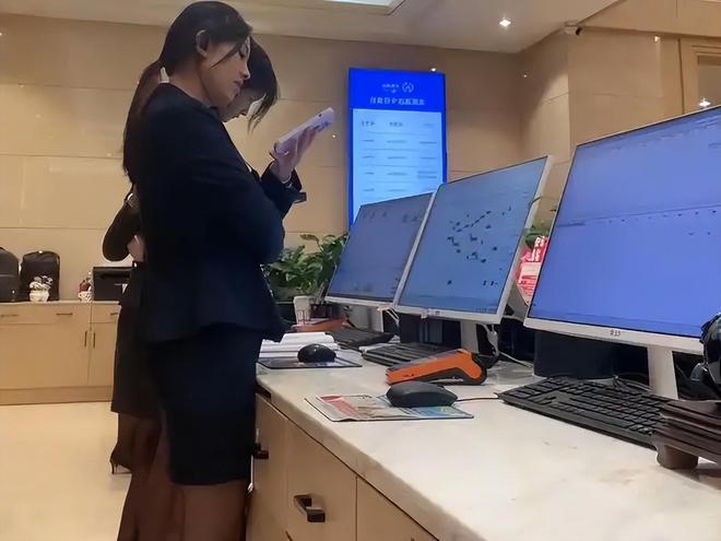 现！坐地起价一天降价8次也没人住？冰球突破技巧国庆第一批血亏的老板出(图8)