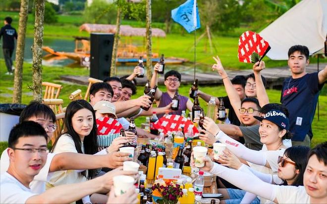 现！坐地起价一天降价8次也没人住？冰球突破技巧国庆第一批血亏的老板出(图6)