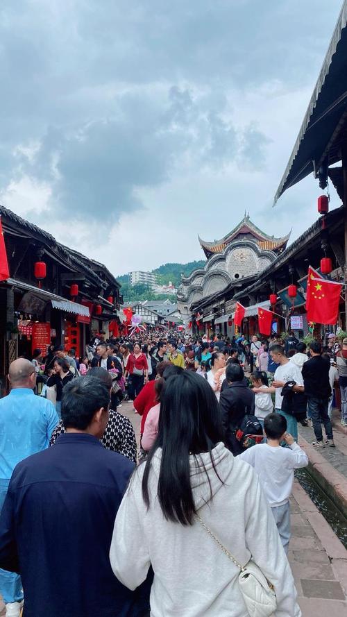 现！坐地起价一天降价8次也没人住？冰球突破技巧国庆第一批血亏的老板出(图23)