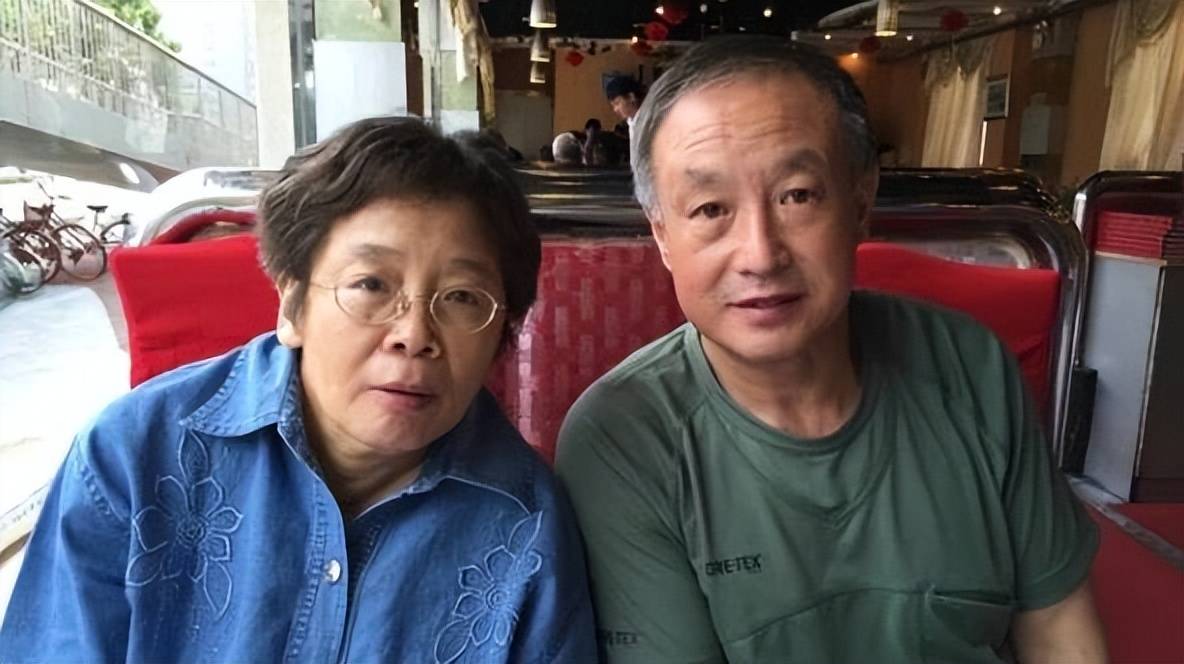 队友失去双脚却因祸得福感动了一个女孩冰球