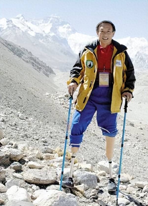 队友失去双脚却因祸得福感动了一个女孩冰球突破正规网站1975年夏伯渝为救(图5)