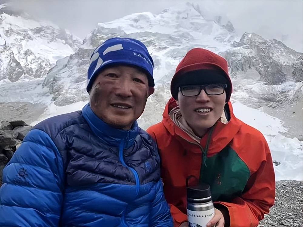 队友失去双脚却因祸得福感动了一个女孩冰球突破正规网站1975年夏伯渝为救(图6)