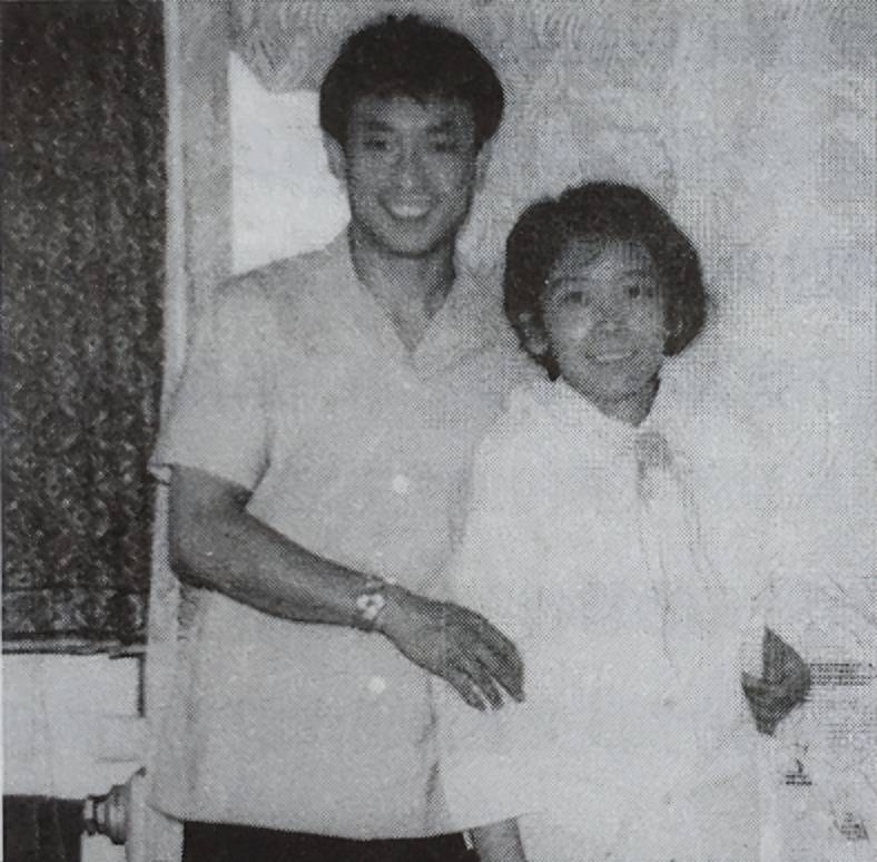 队友失去双脚却因祸得福感动了一个女孩冰球突破正规网站1975年夏伯渝为救(图8)