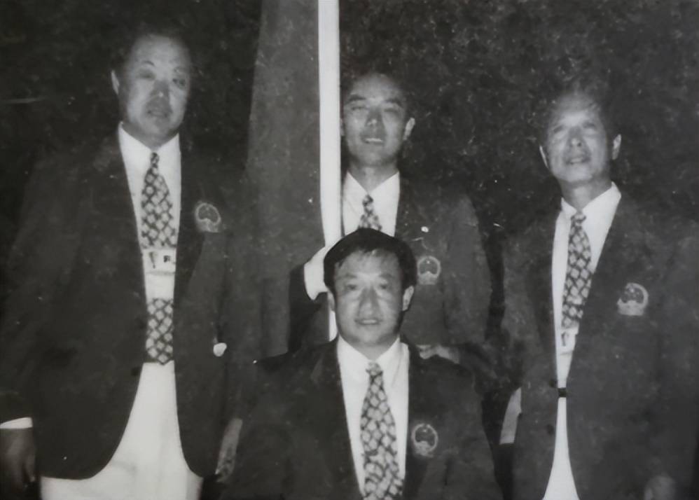 队友失去双脚却因祸得福感动了一个女孩冰球突破正规网站1975年夏伯渝为救(图9)