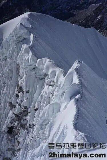 罗斯登山者首攀海拔8163米峰鲜少有人尝试西南壁的替换线路冰球突破豪华版尼泊尔]2025年年度十大探险活动2 - 俄(图2)