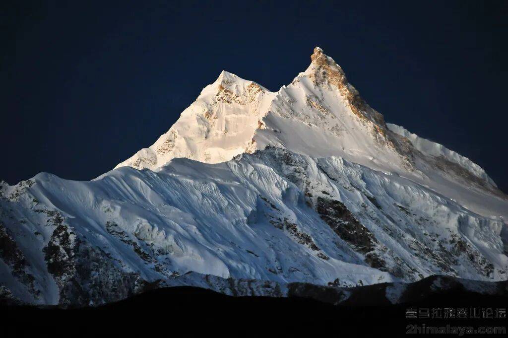 罗斯登山者首攀海拔8163米峰鲜少有人尝试西南壁的替换线路冰球突破豪华版尼泊尔]2025年年度十大探险活动2 - 俄(图5)