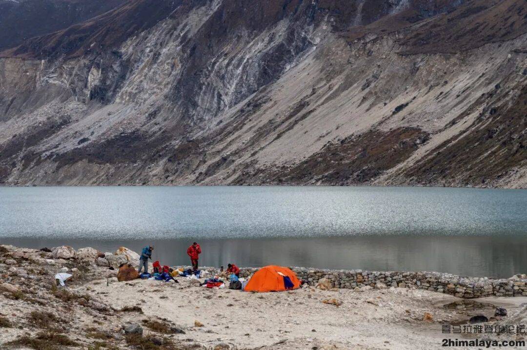 罗斯登山者首攀海拔8163米峰鲜少有人尝试西南壁的替换线路冰球突破豪华版尼泊尔]2025年年度十大探险活动2 - 俄(图19)