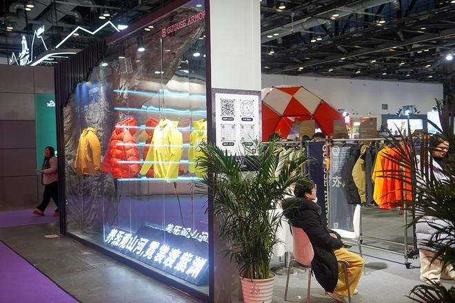 26现场观察：天石鹅铠甲全线装备实拍与体验冰球突破技巧ISPO Beijing 20(图6)