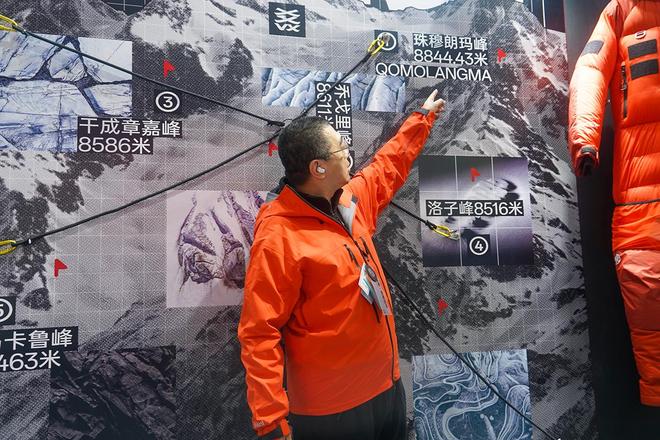 26现场观察：天石鹅铠甲全线装备实拍与体验冰球突破技巧ISPO Beijing 20(图9)