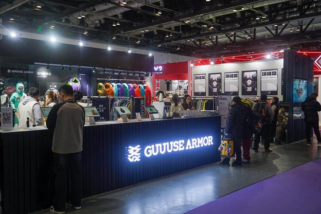 26现场观察：天石鹅铠甲全线装备实拍与体验冰球突破技巧ISPO Beijing 20(图8)