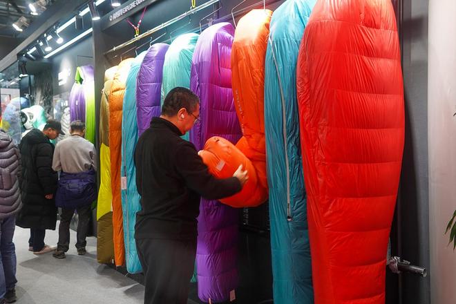 26现场观察：天石鹅铠甲全线装备实拍与体验冰球突破技巧ISPO Beijing 20(图2)