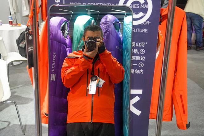 26现场观察：天石鹅铠甲全线装备实拍与体验冰球突破技巧ISPO Beijing 20(图18)