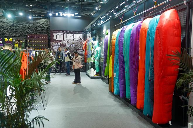 26现场观察：天石鹅铠甲全线装备实拍与体验冰球突破技巧ISPO Beijing 20(图15)