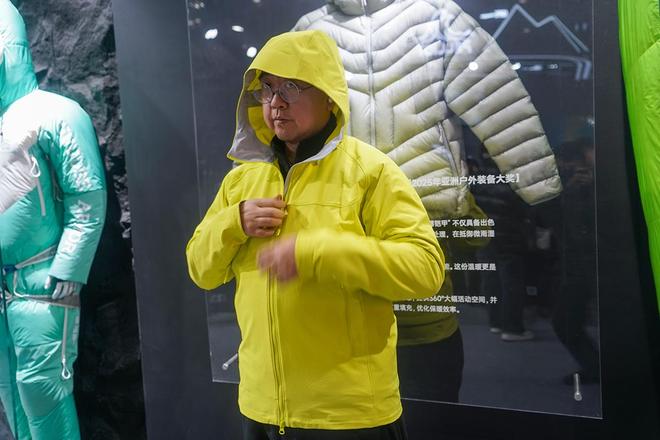 26现场观察：天石鹅铠甲全线装备实拍与体验冰球突破技巧ISPO Beijing 20(图12)