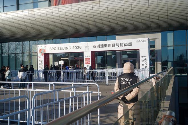 26现场观察：天石鹅铠甲全线装备实拍与体验冰球突破技巧ISPO Beijing 20(图27)