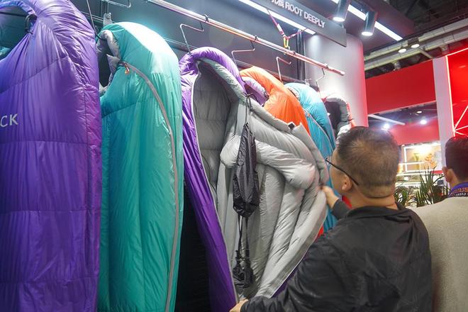 26现场观察：天石鹅铠甲全线装备实拍与体验冰球突破技巧ISPO Beijing 20(图25)